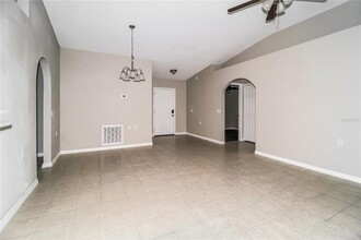 372 Breezeway Dr in Apopka, FL - Building Photo - Building Photo