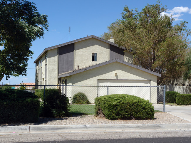 16404 Orange St in Hesperia, CA - Building Photo - Building Photo