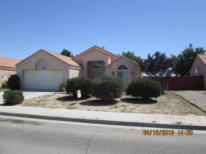 1408 Sweetgum Ave in Rosamond, CA - Building Photo