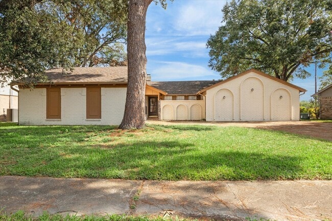 property at 5423 Bent Bough Ln