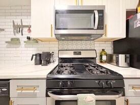 5737 Hobart St in Pittsburgh, PA - Building Photo