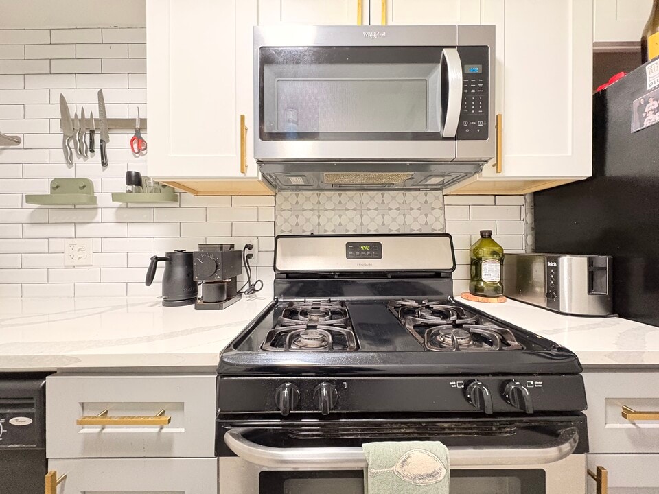 5737 Hobart St in Pittsburgh, PA - Building Photo