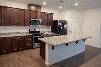 6155 Mehrten Cir in Rocklin, CA - Foto de edificio - Building Photo