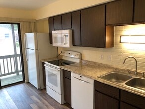 10139 Puttington Dr, Unit A in St. Louis, MO - Building Photo - Building Photo