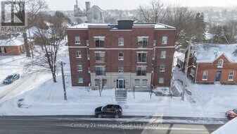 34 Brock St in Woodstock, ON - Building Photo