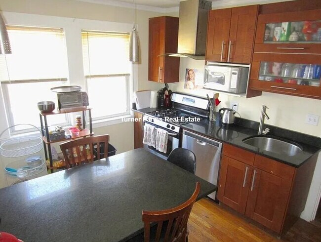 19 Frederick Ave, Unit 19-1 in Medford, MA - Building Photo - Building Photo