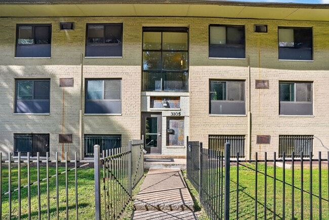 property at 3105 Naylor Rd SE