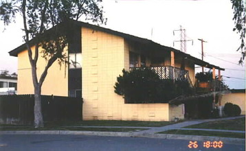 2040 S Sprague Ln in Anaheim, CA - Building Photo - Building Photo