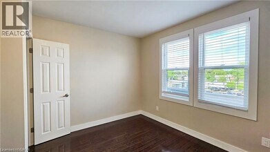 1544 King St E in Hamilton, ON - Building Photo - Building Photo