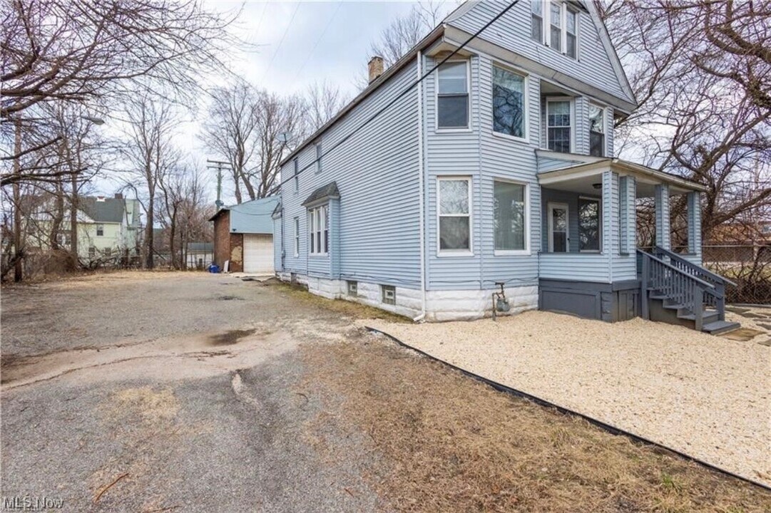 8511 Wade Park Ave in Cleveland, OH - Building Photo