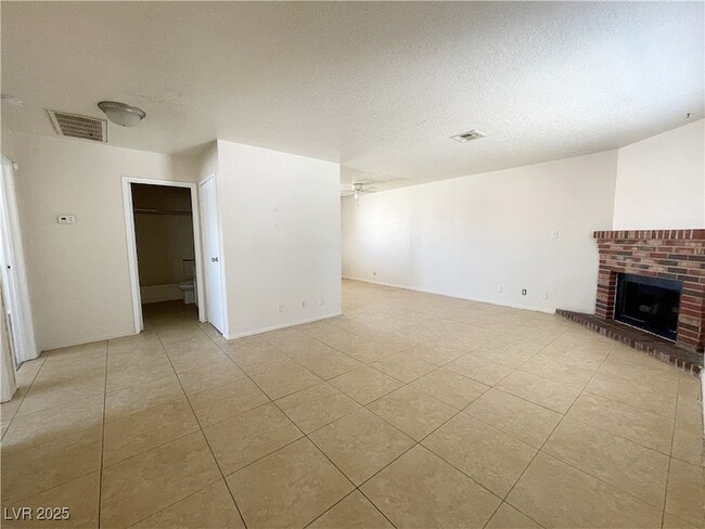 6917 Mendon Ln, Unit 4 in Las Vegas, NV - Building Photo - Building Photo