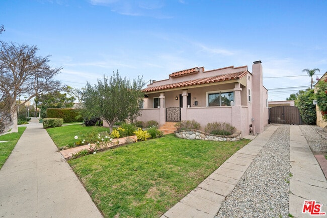 1716 S Genesee Ave in Los Angeles, CA - Building Photo - Building Photo