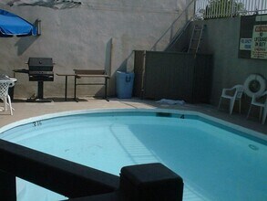 17801 Sherman Way, in Reseda, CA - Building Photo - Building Photo