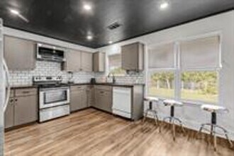 15820 TX-21 in North Zulch, TX - Building Photo - Building Photo