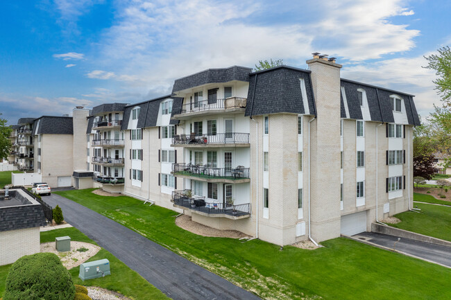 Harrison Heights Condominiums in Munster, IN - Building Photo - Building Photo