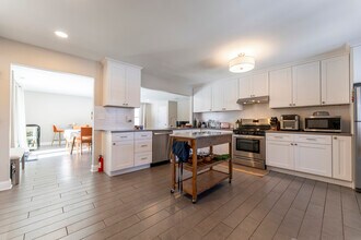 1700 N Linden Ave in Waukegan, IL - Building Photo - Building Photo