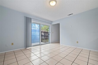 8518 Renald Blvd in Tampa, FL - Building Photo - Building Photo