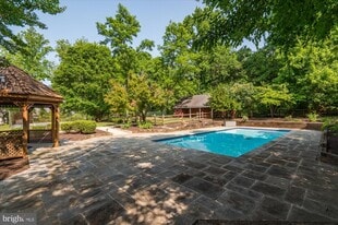 10120 Chapel Rd in Potomac, MD - Building Photo