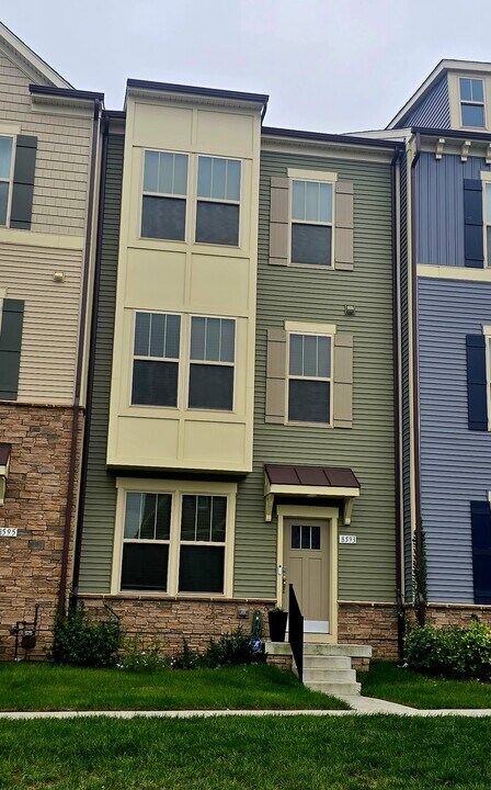 8593 Red Sage Way S in Frederick, MD - Building Photo