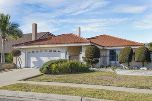 23721 Pasatiempo Ln in Harbor City, CA - Building Photo