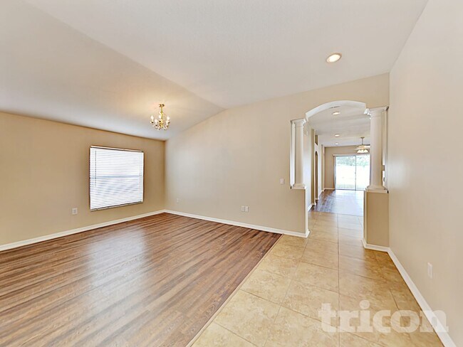 1926 Sean Wood Cir in Brandon, FL - Building Photo - Building Photo