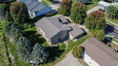 231-231 Broadway Dr in Sun Prairie, WI - Building Photo - Building Photo