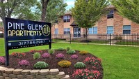 Pine Glen in Indianapolis, IN - Foto de edificio - Building Photo