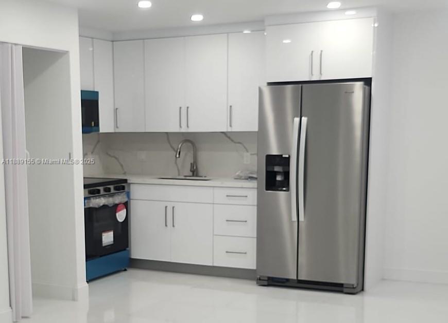 5300 NW 25th St in Lauderhill, FL - Building Photo