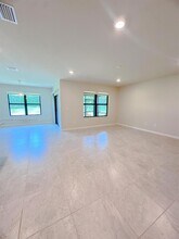 5253 Jasper Square in Vero Beach, FL - Foto de edificio - Building Photo