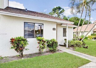 6508 Dockside Cir in Greenacres, FL - Building Photo - Building Photo