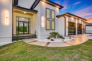 235 Canyon Turn Trail in Lakeway, TX - Building Photo