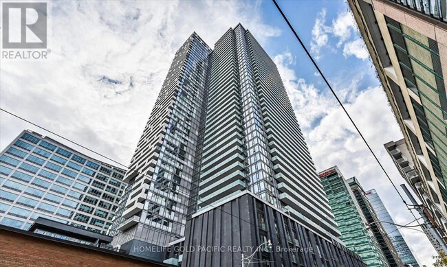 property at 25-625 Richmond St E
