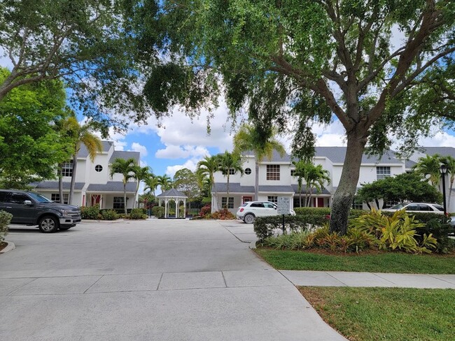 12574 Westhampton Cir, Unit 03-03104 in Wellington, FL - Building Photo - Building Photo