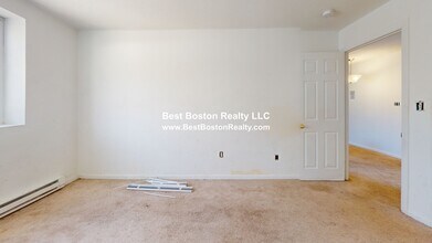 216 Revere Beach Pkwy, Unit 4 in Chelsea, MA - Building Photo - Building Photo