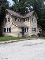 383 Aqueduct St in Akron, OH - Building Photo