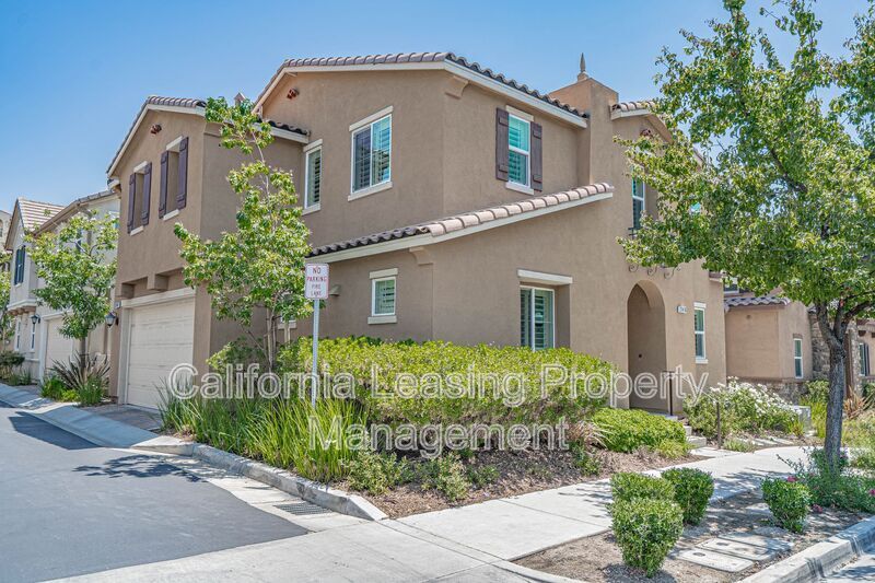 27470 Poppy Ct in Santa Clarita, CA - Building Photo