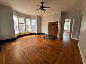 145 Pine St-Unit -Unit 1 in Manchester, NH - Building Photo - Building Photo