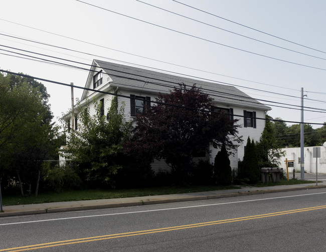 120 Mastic Rd in Mastic Beach, NY - Building Photo - Building Photo