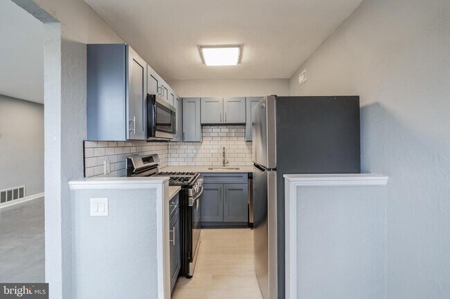 2137 Bryn Mawr Ave in Philadelphia, PA - Building Photo - Building Photo