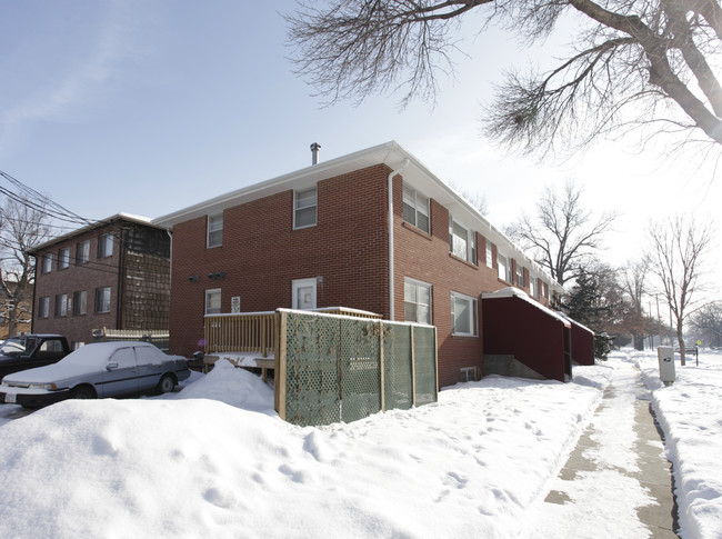 1030 S 12th St in Lincoln, NE - Foto de edificio - Building Photo