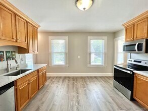 38 Harborside Dr in Milford, CT - Building Photo - Building Photo