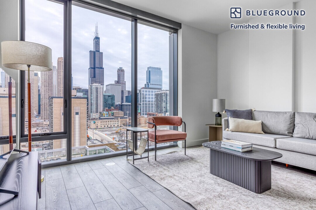 834 W Monroe St-Unit -FL13-ID628 in Chicago, IL - Building Photo