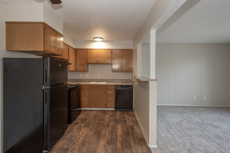 Arden Palms Apartments in Sacramento, CA - Foto de edificio - Building Photo