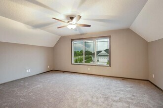 1150 Depue Dr, Unit 1 in Champlin, MN - Foto de edificio - Building Photo