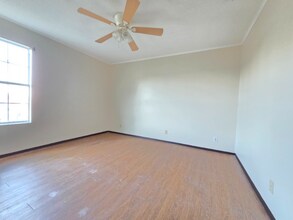 623 N Converse St in Flatonia, TX - Building Photo - Building Photo