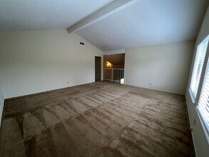 26078 Redbluff Dr in Calabasas, CA - Building Photo - Building Photo