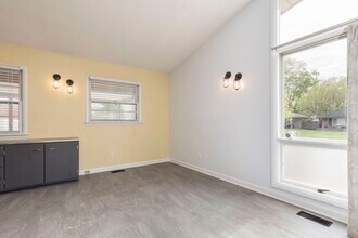 3025 Vogue Ave in Louisville, KY - Building Photo - Building Photo