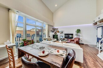 2251 W St Paul Ave in Chicago, IL - Building Photo - Building Photo