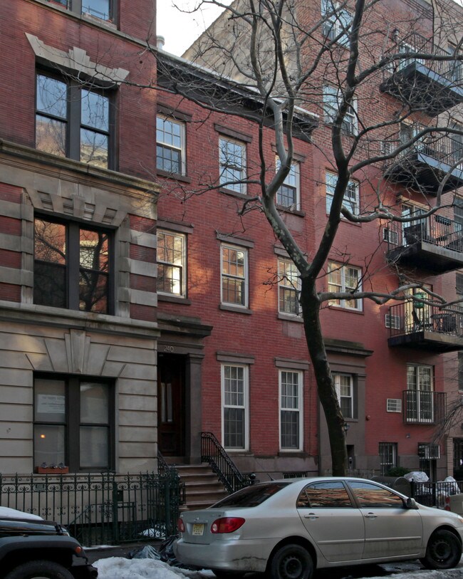 240 W 21st St in New York, NY - Foto de edificio - Building Photo