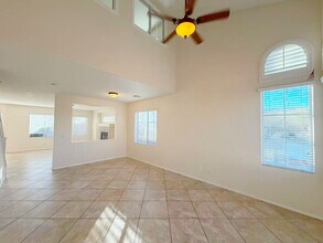 7473 Glorious Sun Dr in Las Vegas, NV - Building Photo - Building Photo